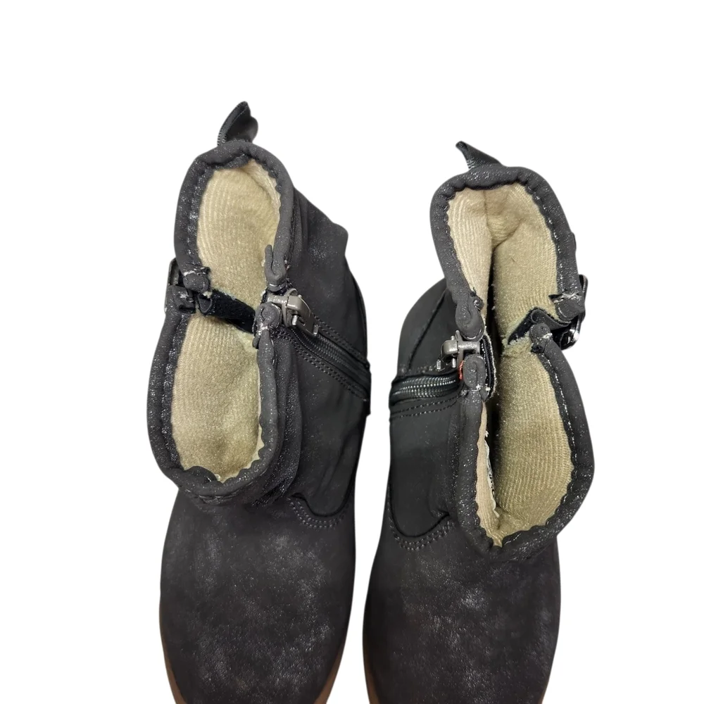 OshKosh B'gosh Toddler Girls' Skippie Ankle Boots Size 11 - Shimmery Gray Zip Up